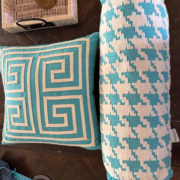 frontgate Other - Frontgate Turquoise and White outdoor Accent Pillow Set